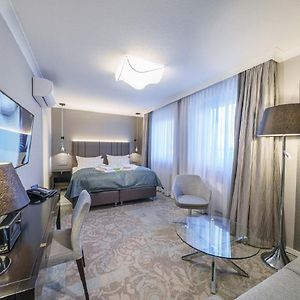 Standard Zimmer mit Kingsize-Bett
